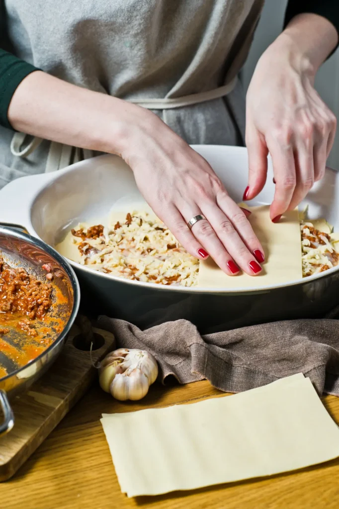 margherita-cooking-class-temp-2 Creazione di una teglia di pasta al forno durante la Nonna Margherita Cooking Class