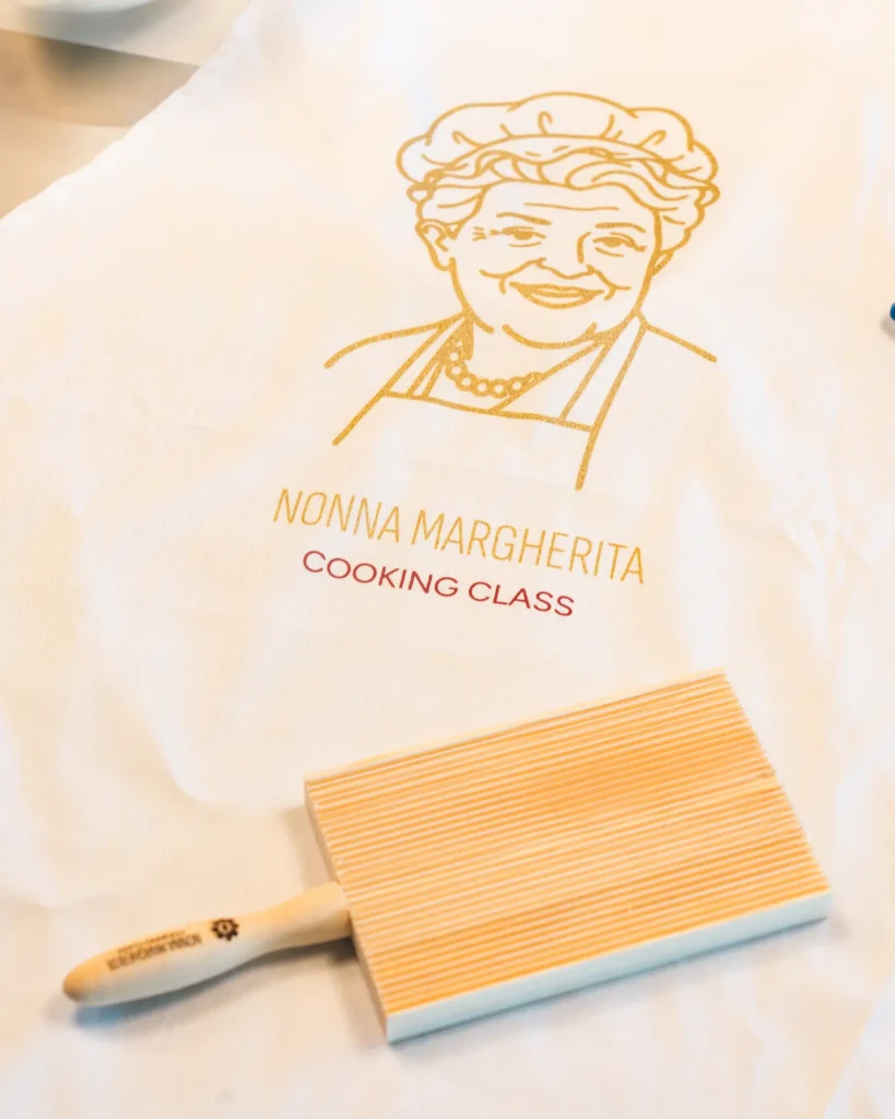 margherita_cooking_class-shoot_01-verticale-37 grembiule cucina nonna Margherita del Margherita cooking class a Baveno sul lago Maggiore