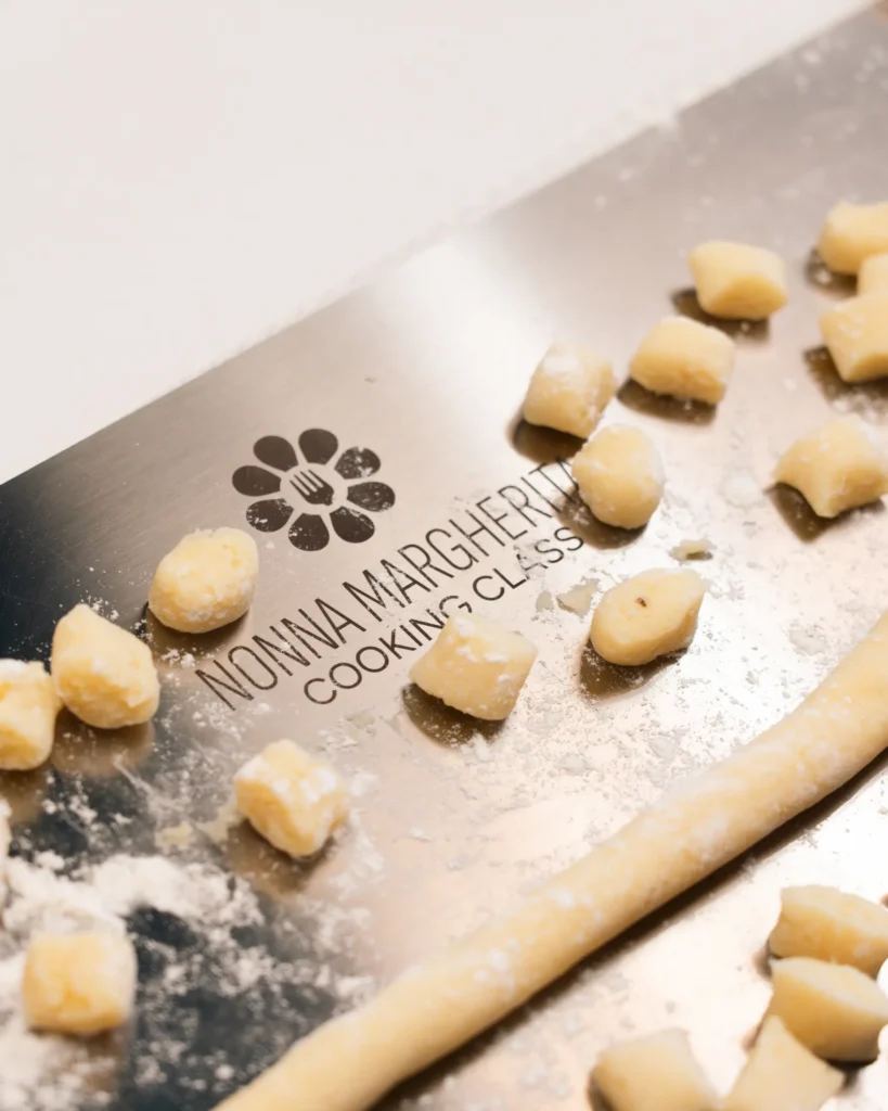 margherita_cooking_class-shoot_01-verticale-49 Durante Margherita cooking class a Baveno sul lago Maggiore Prerazione gnocchi fatti a mano